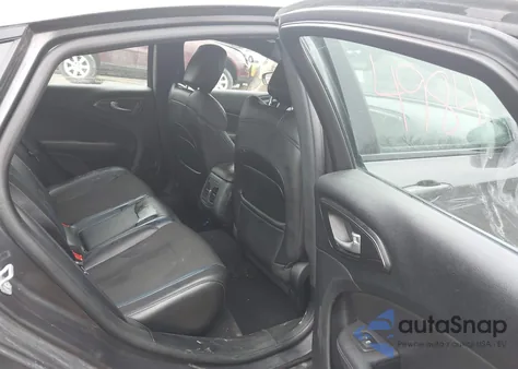 2016 Chrysler 200 S z USA, uszkodzony, nr VIN 1C3CCCBB7GN175089